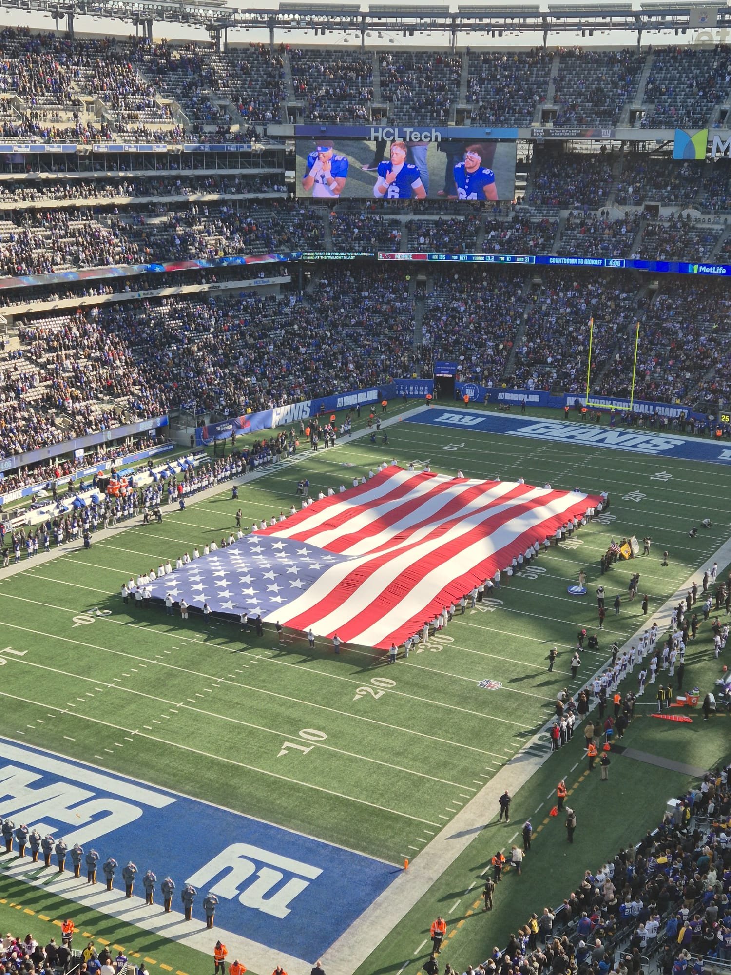 Himno de los Estados Unidos durante un partido de NFL