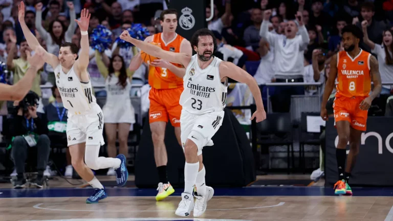 SERGIO LLUL CELEBRANDO UNA CANASTA ANTE VALENCIA BASKET