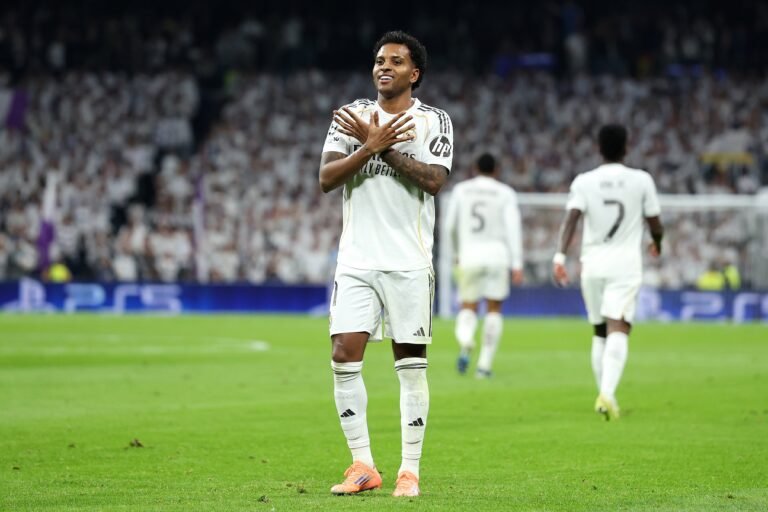 Rodrygo celebrando su gol en el Bernabéu